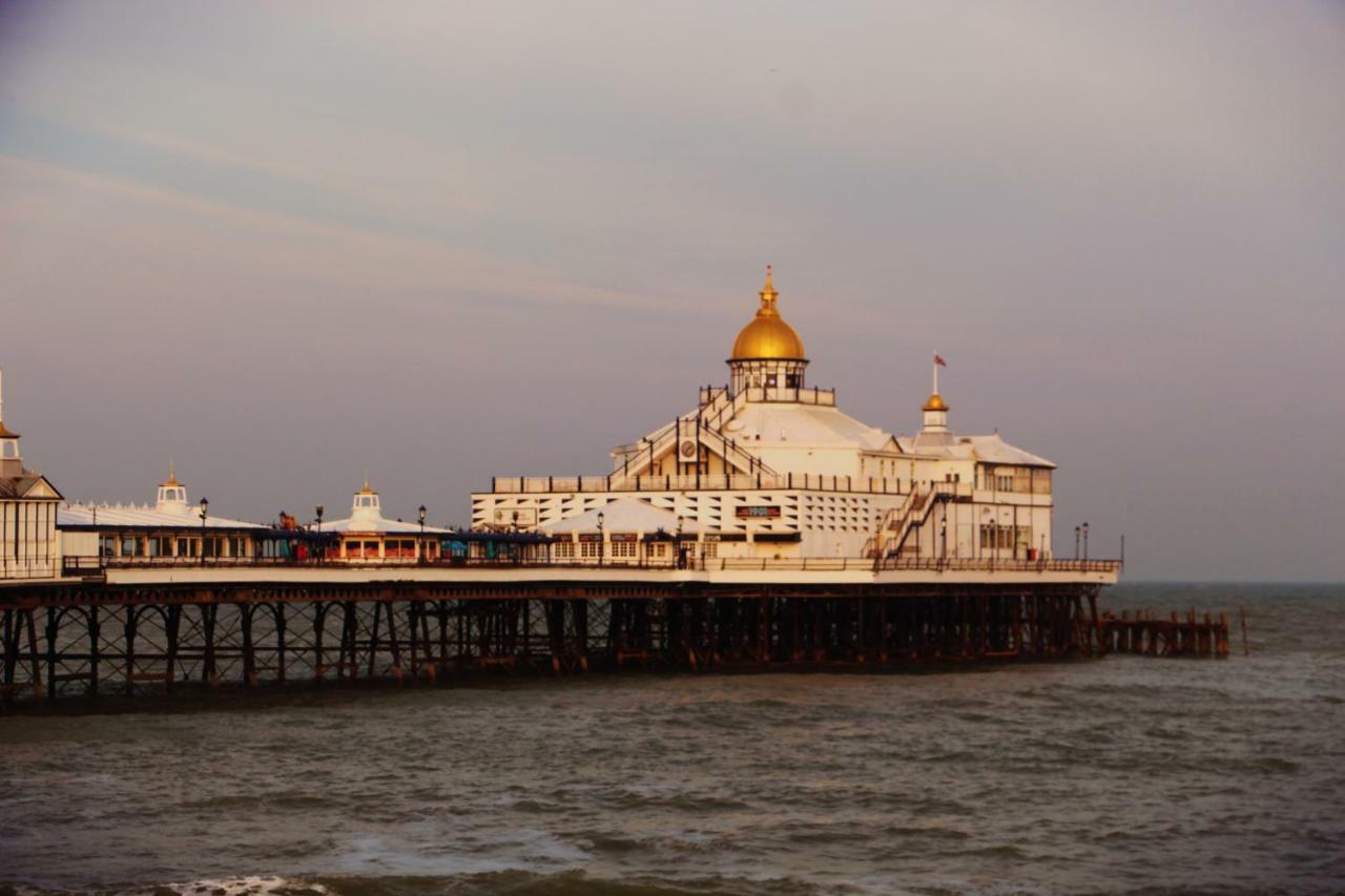 Ravilious Eastbourne Exterior foto